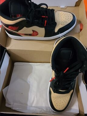 Jordan Mid SE Tartans Men's High-Top Sneakers. Black & Cream w/Red Accents